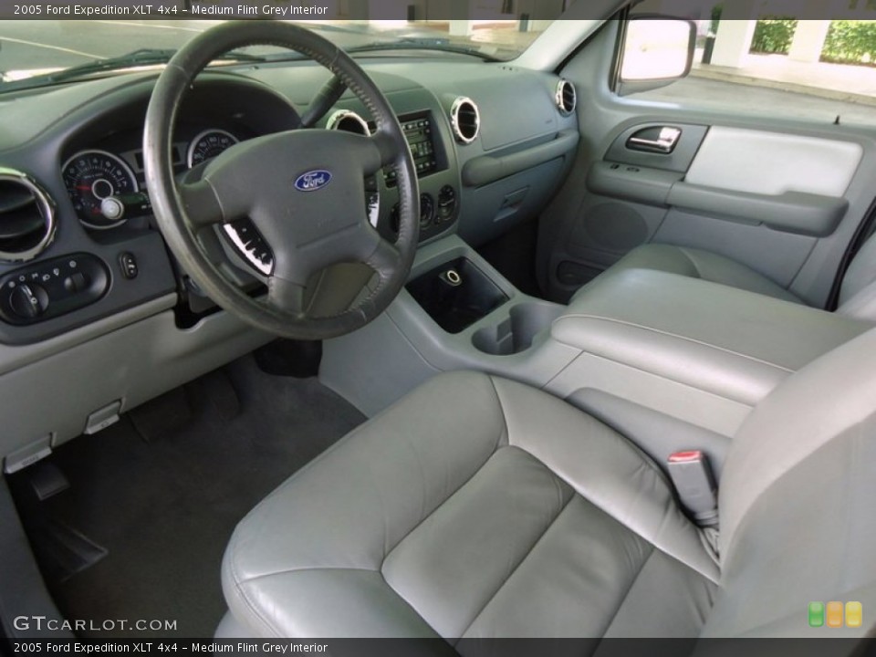 Medium Flint Grey Interior Photo for the 2005 Ford Expedition XLT 4x4 #88615609