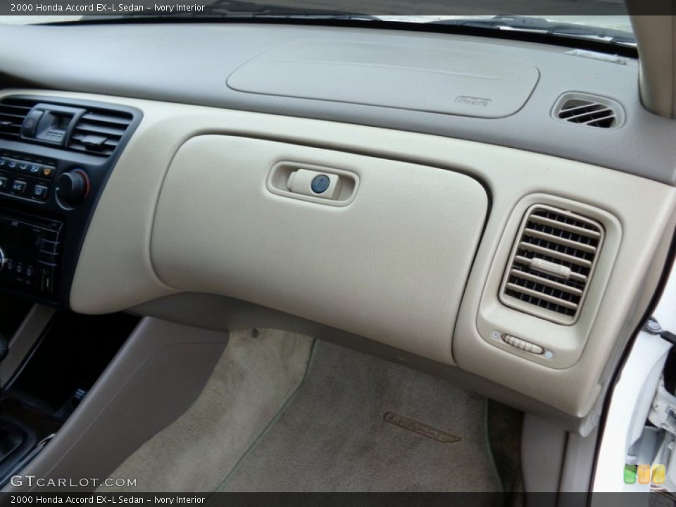 Ivory Interior Dashboard for the 2000 Honda Accord EX-L Sedan #88622410