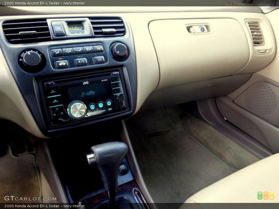 Ivory Interior Dashboard for the 2000 Honda Accord EX-L Sedan #88622485