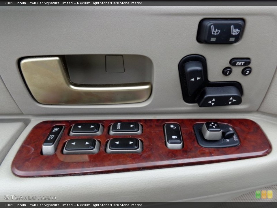 Medium Light Stone/Dark Stone Interior Controls for the 2005 Lincoln Town Car Signature Limited #88625380