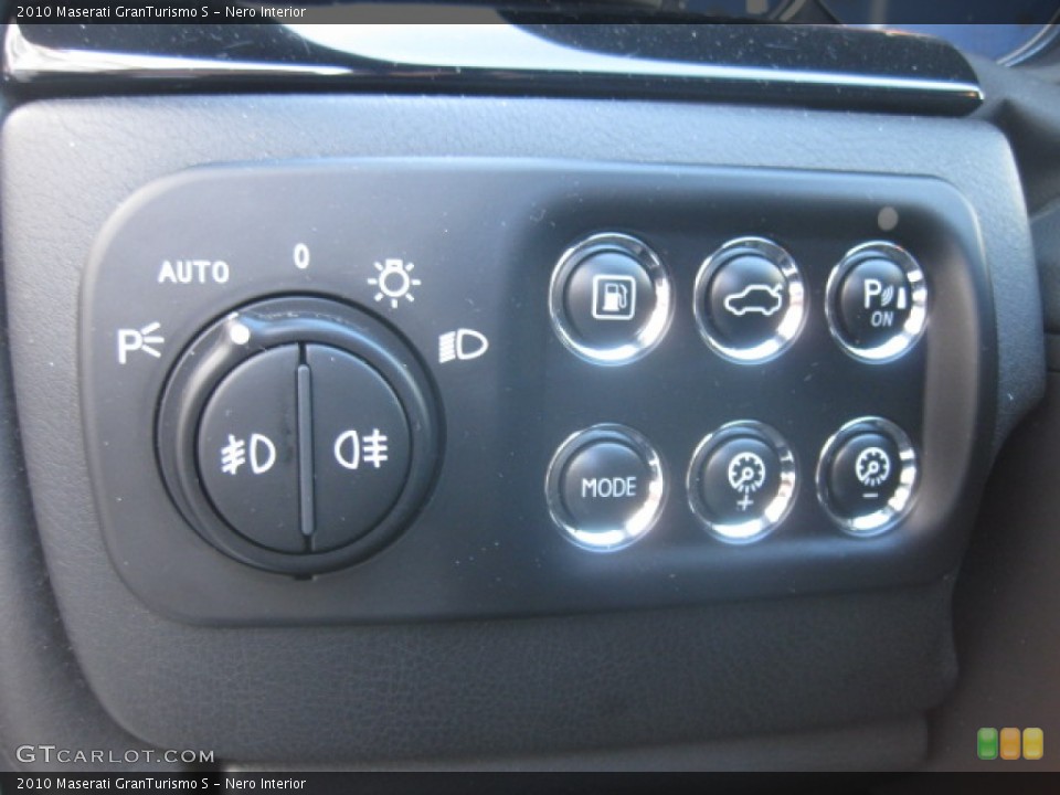 Nero Interior Controls for the 2010 Maserati GranTurismo S #88627936