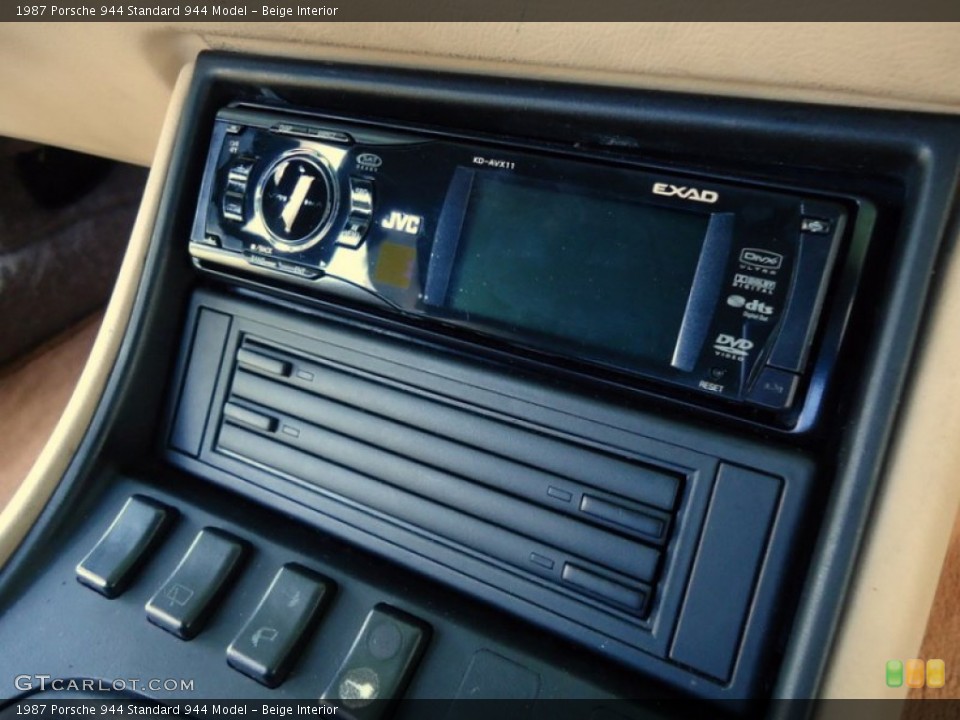 Beige Interior Audio System for the 1987 Porsche 944  #88630402