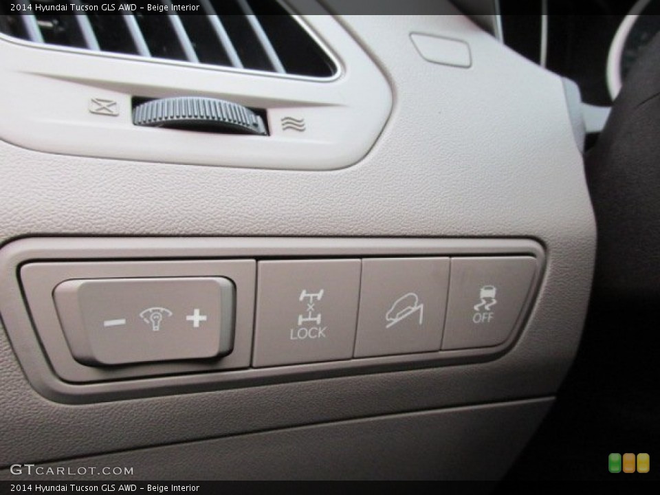 Beige Interior Controls for the 2014 Hyundai Tucson GLS AWD #88753647