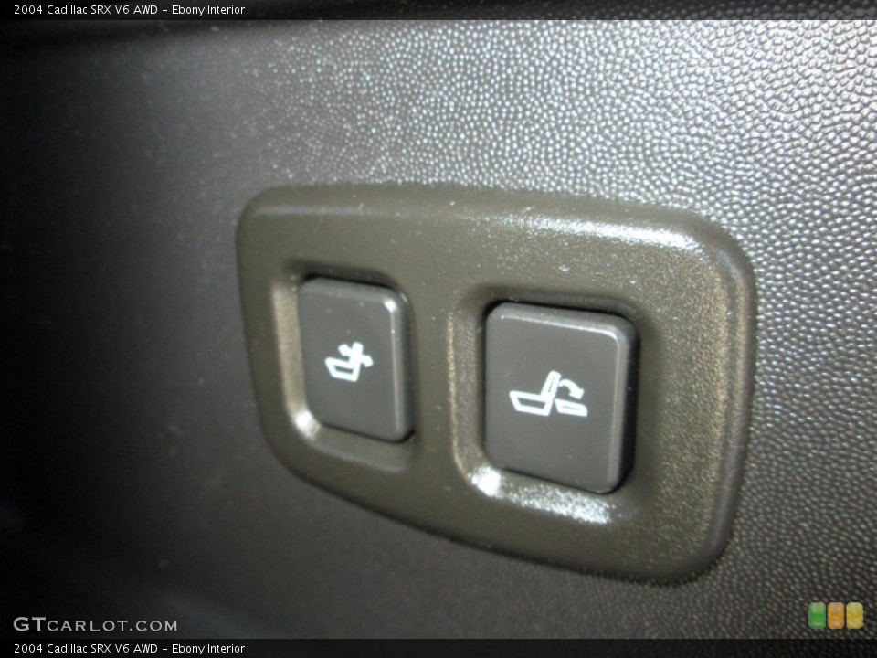 Ebony Interior Controls for the 2004 Cadillac SRX V6 AWD #88828867