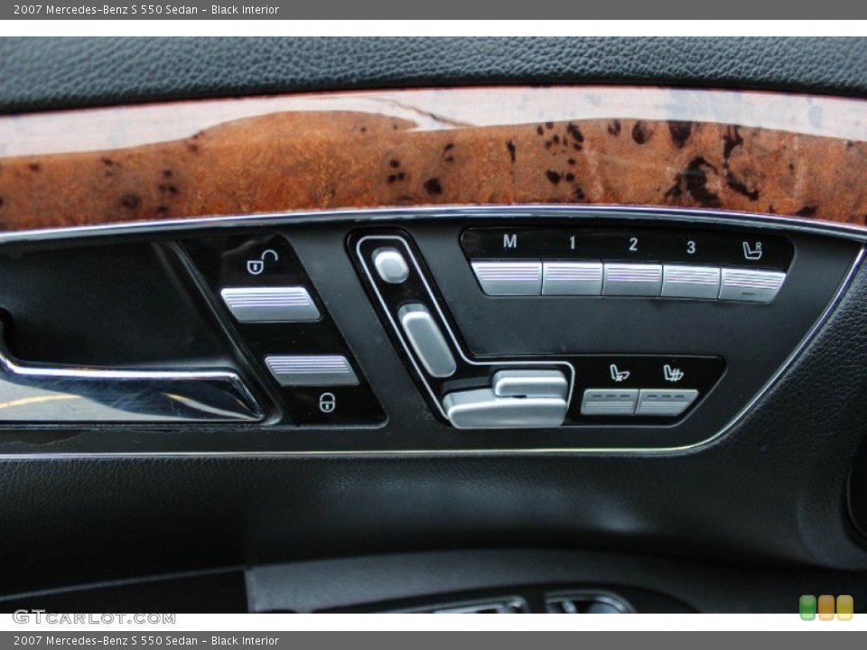 Black Interior Controls for the 2007 Mercedes-Benz S 550 Sedan #88877858