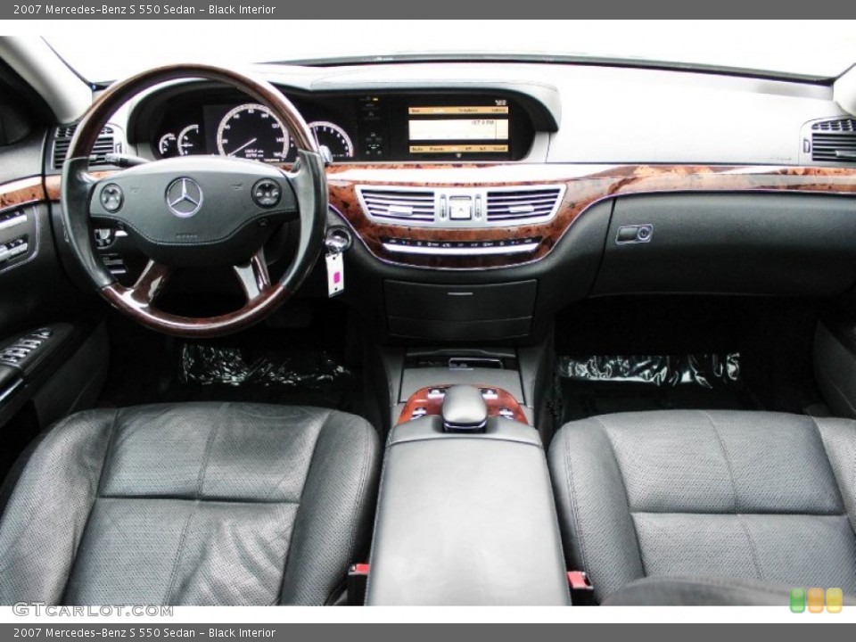 Black Interior Dashboard for the 2007 Mercedes-Benz S 550 Sedan #88878081