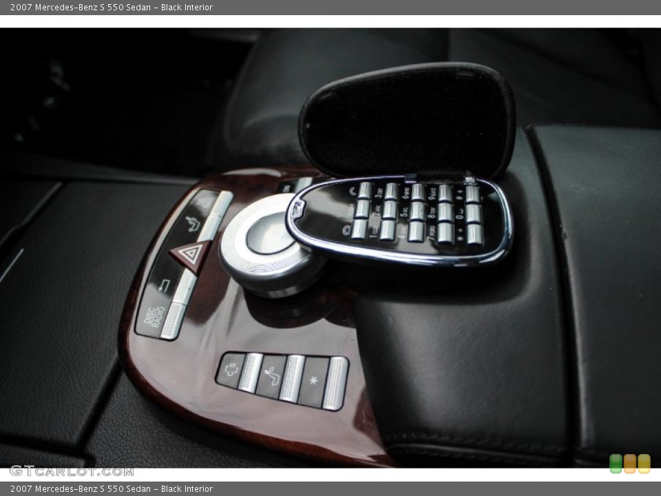 Black Interior Controls for the 2007 Mercedes-Benz S 550 Sedan #88878213