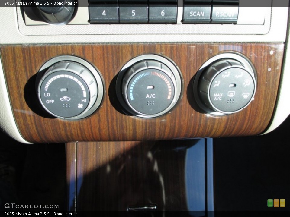 Blond Interior Controls for the 2005 Nissan Altima 2.5 S #88972137
