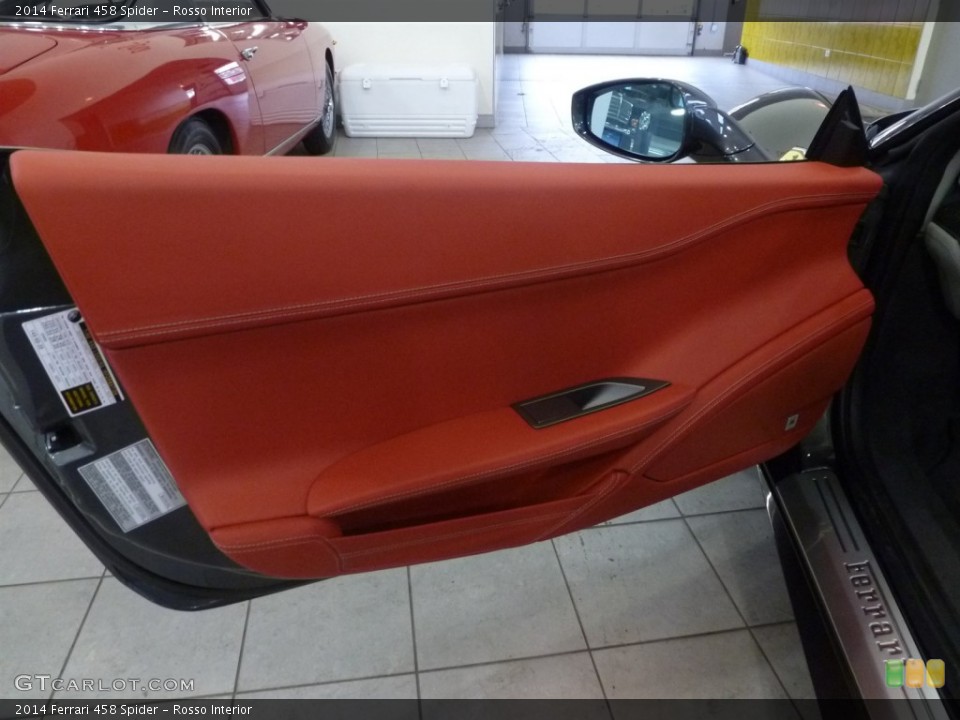 Rosso Interior Door Panel for the 2014 Ferrari 458 Spider #89051335