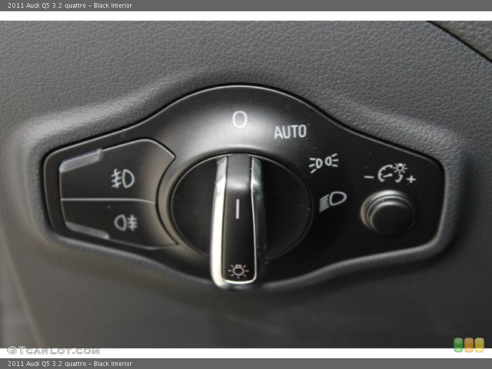 Black Interior Controls for the 2011 Audi Q5 3.2 quattro #89143953