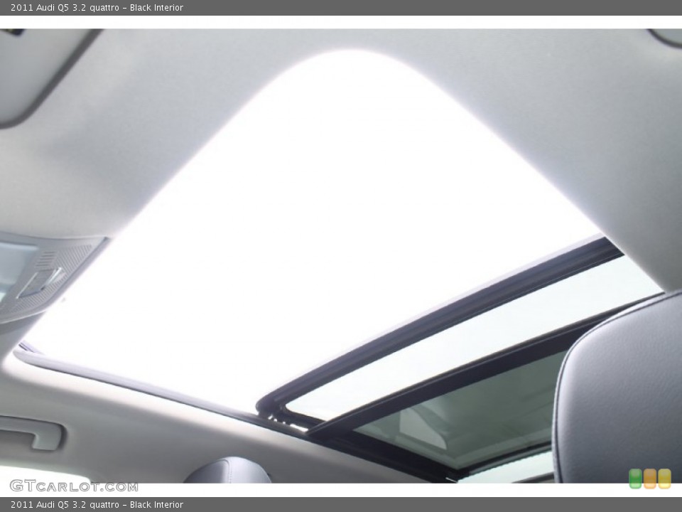 Black Interior Sunroof for the 2011 Audi Q5 3.2 quattro #89144001