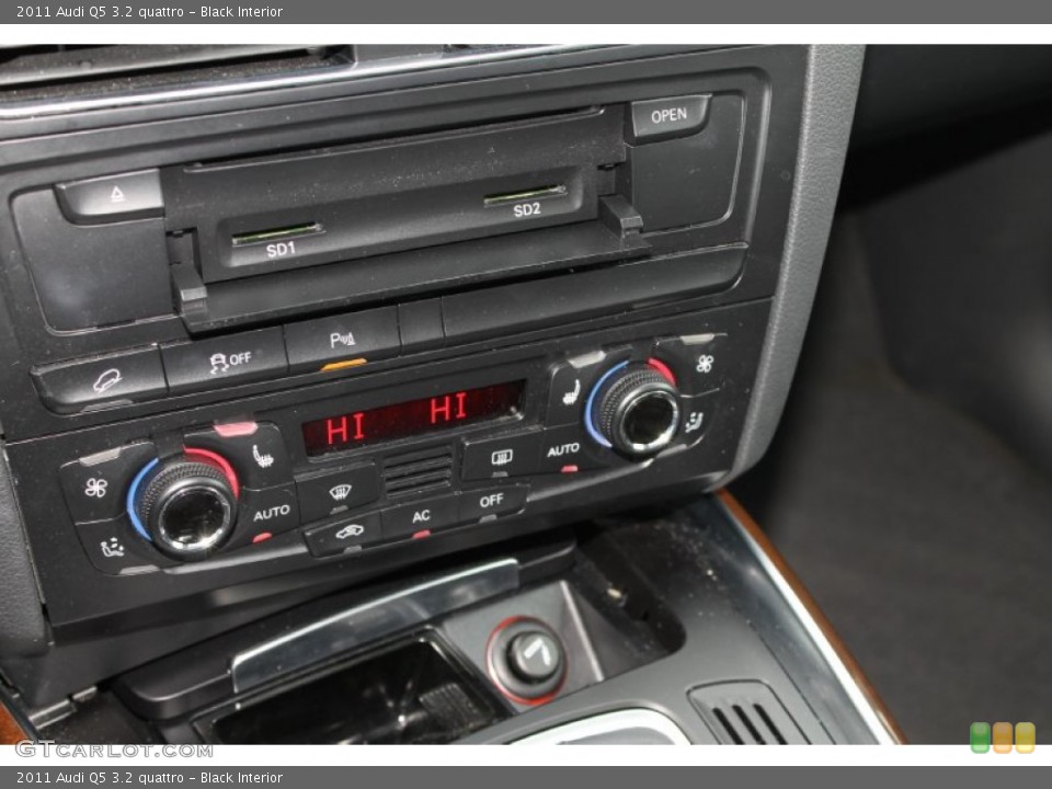 Black Interior Controls for the 2011 Audi Q5 3.2 quattro #89144176