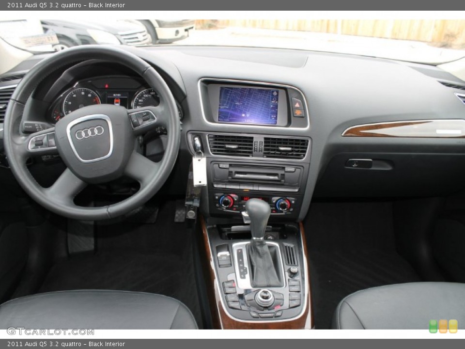 Black Interior Dashboard for the 2011 Audi Q5 3.2 quattro #89144319