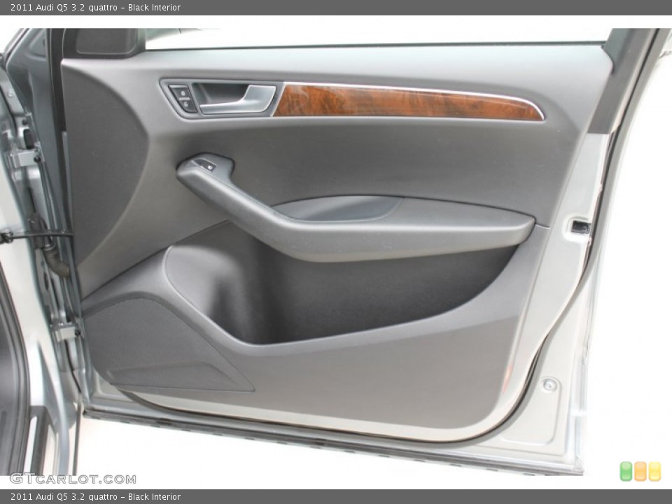 Black Interior Door Panel for the 2011 Audi Q5 3.2 quattro #89144436