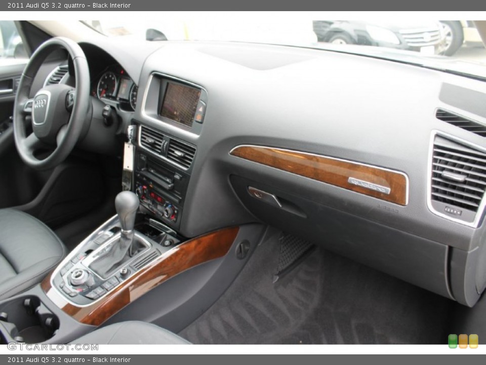 Black Interior Dashboard for the 2011 Audi Q5 3.2 quattro #89144481