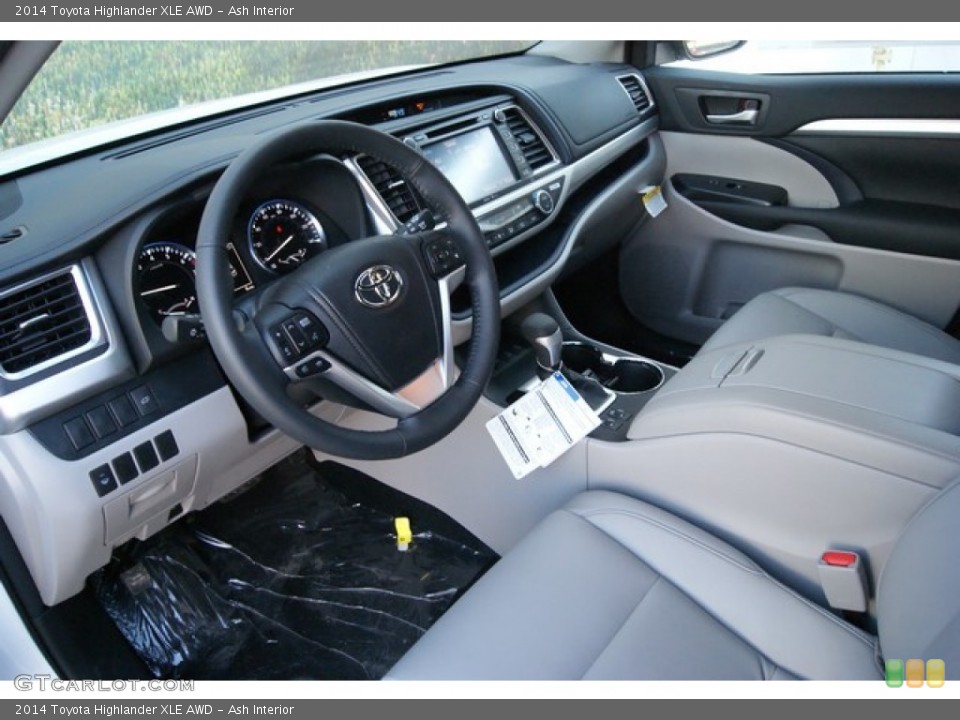 Ash Interior Photo for the 2014 Toyota Highlander XLE AWD #89232355