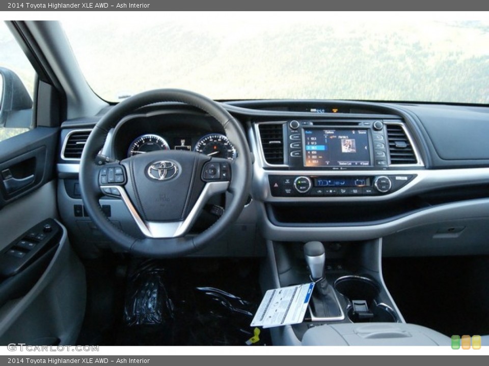 Ash Interior Dashboard for the 2014 Toyota Highlander XLE AWD #89232403