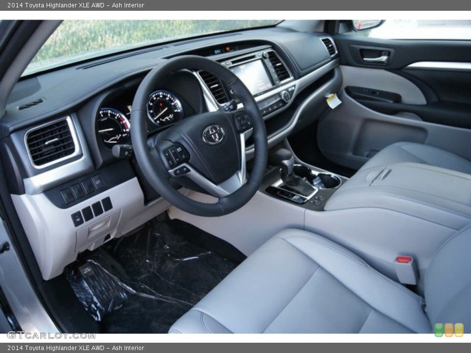 Ash Interior Photo for the 2014 Toyota Highlander XLE AWD #89247109