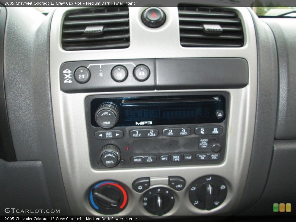 Medium Dark Pewter Interior Controls for the 2005 Chevrolet Colorado LS Crew Cab 4x4 #89304227