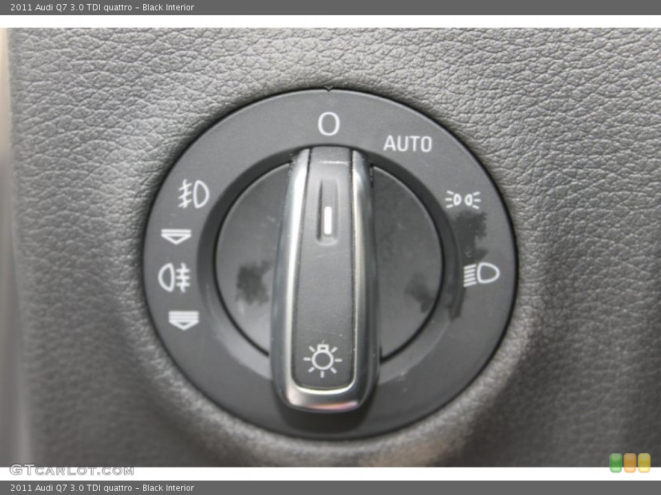 Black Interior Controls for the 2011 Audi Q7 3.0 TDI quattro #89373079