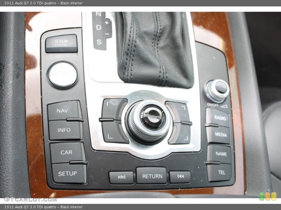 Black Interior Controls for the 2011 Audi Q7 3.0 TDI quattro #89373142