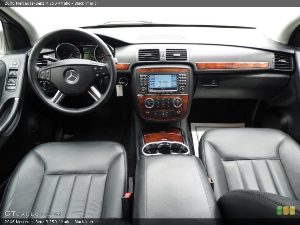 Black Interior Dashboard for the 2006 Mercedes-Benz R 350 4Matic #89389065