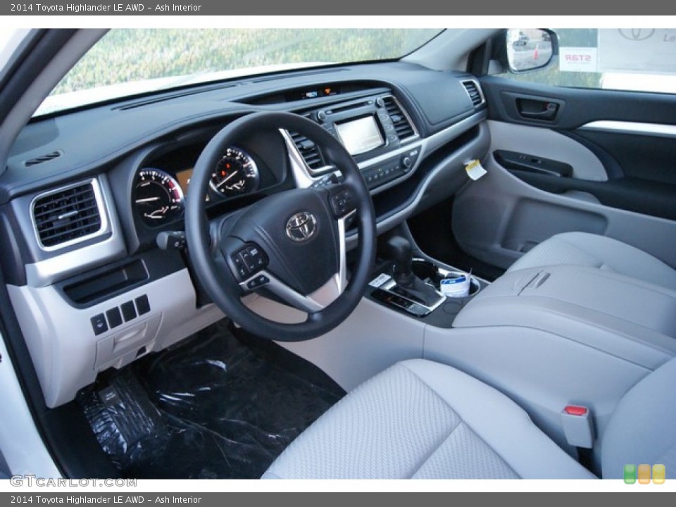Ash Interior Photo for the 2014 Toyota Highlander LE AWD #89414855