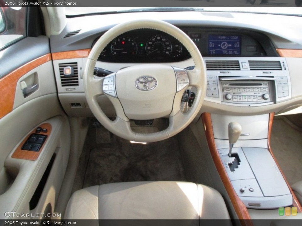 Ivory Interior Dashboard For The 2006 Toyota Avalon Xls