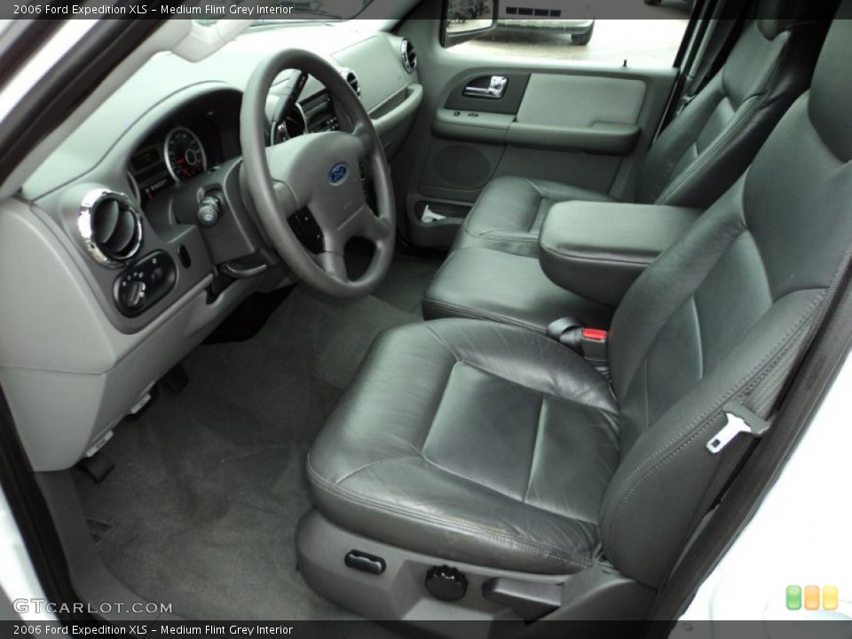 Medium Flint Grey Interior Photo for the 2006 Ford Expedition XLS #89522125