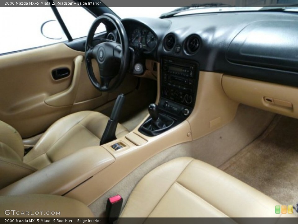 Beige Interior Photo for the 2000 Mazda MX-5 Miata LS Roadster #89633259