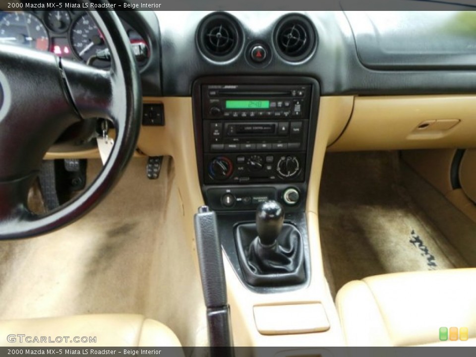 Beige Interior Controls for the 2000 Mazda MX-5 Miata LS Roadster #89633279