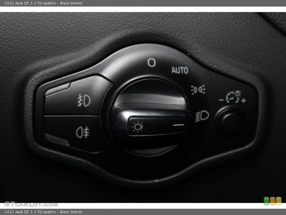 Black Interior Controls for the 2012 Audi Q5 3.2 FSI quattro #89705550