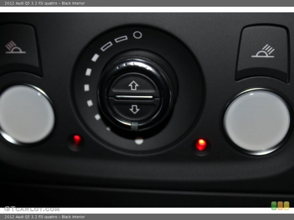 Black Interior Controls for the 2012 Audi Q5 3.2 FSI quattro #89705562