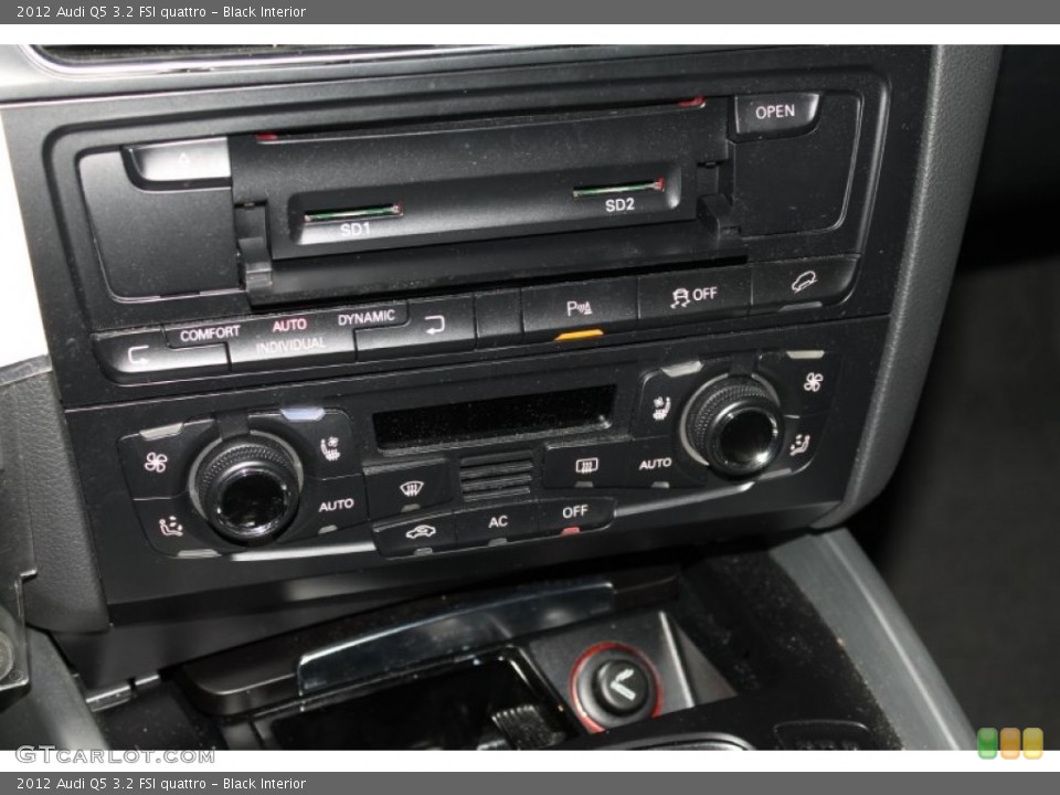Black Interior Controls for the 2012 Audi Q5 3.2 FSI quattro #89705649