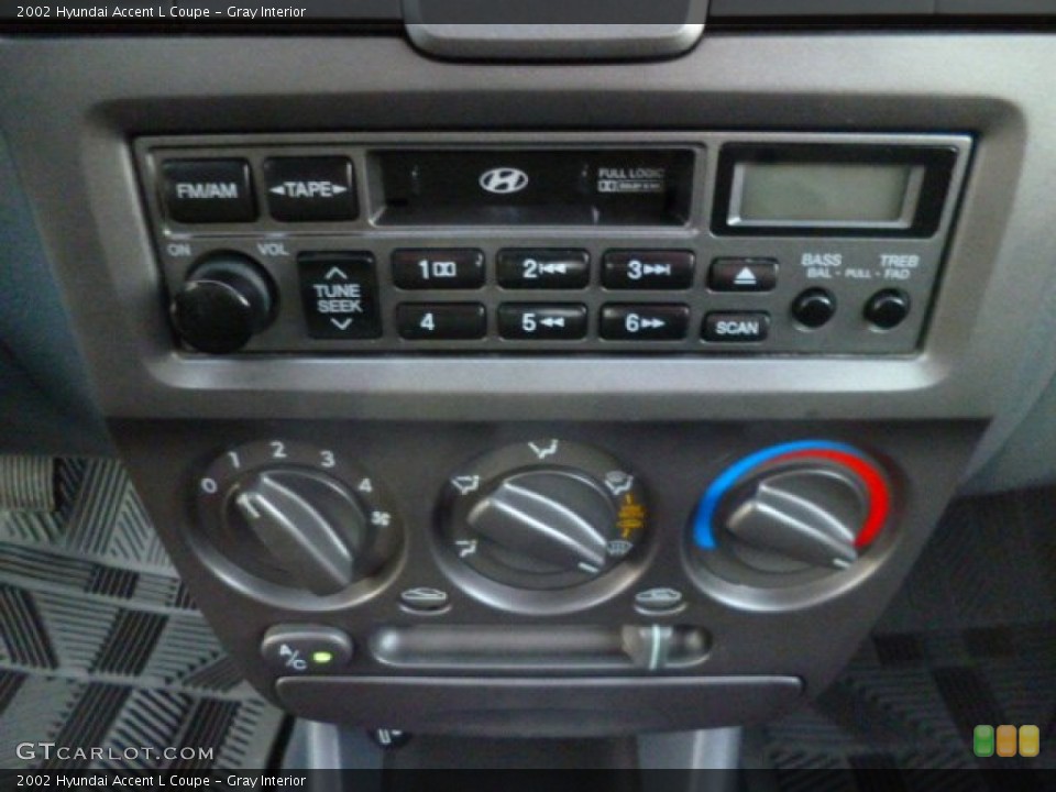 Gray Interior Controls for the 2002 Hyundai Accent L Coupe #89736412