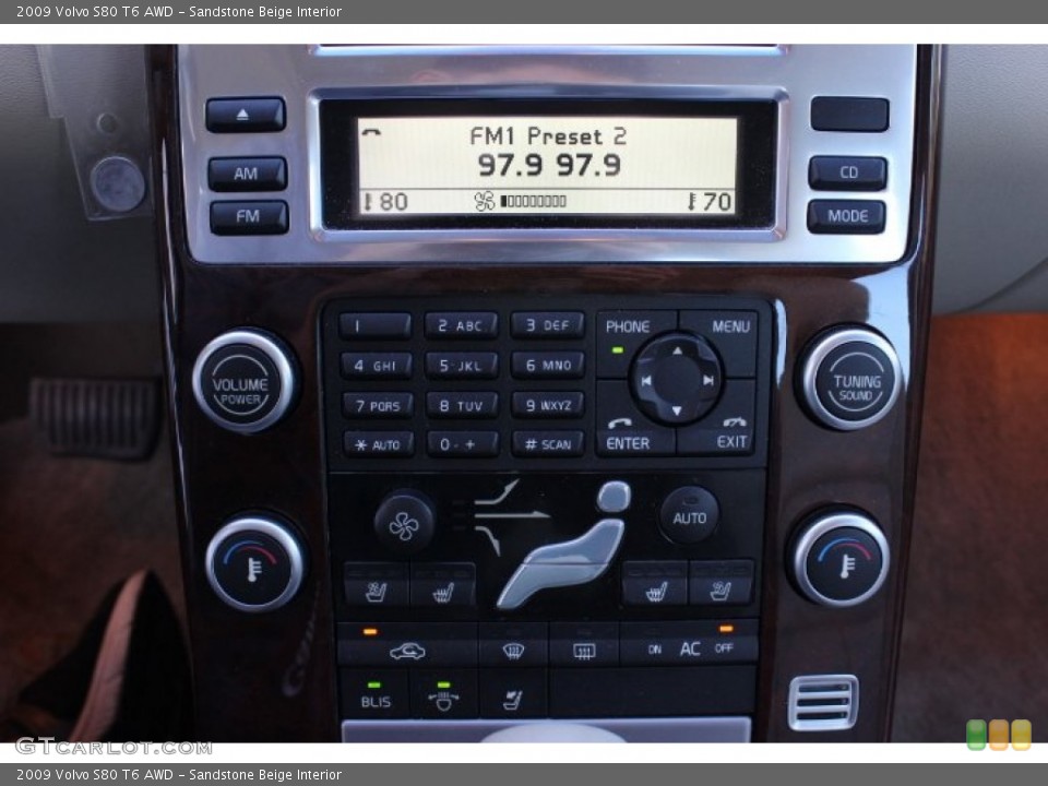 Sandstone Beige Interior Controls for the 2009 Volvo S80 T6 AWD #89793956