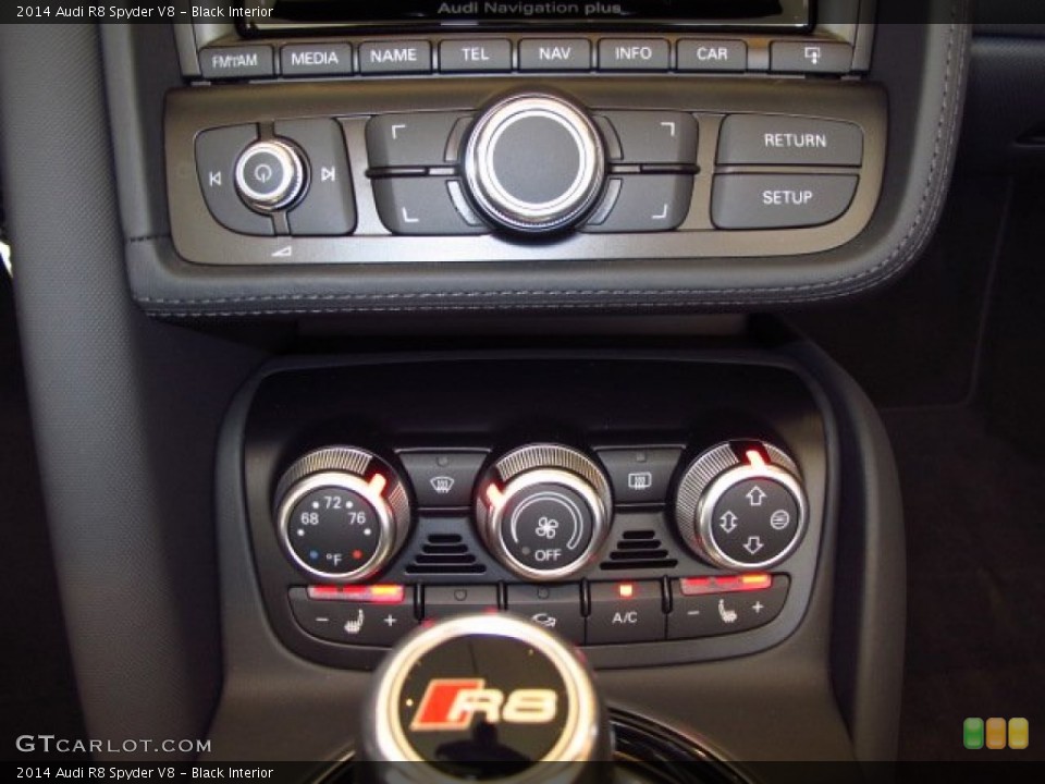 Black Interior Controls for the 2014 Audi R8 Spyder V8 #89800415