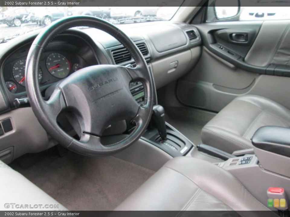 Gray Interior Photo for the 2002 Subaru Forester 2.5 S #89811059