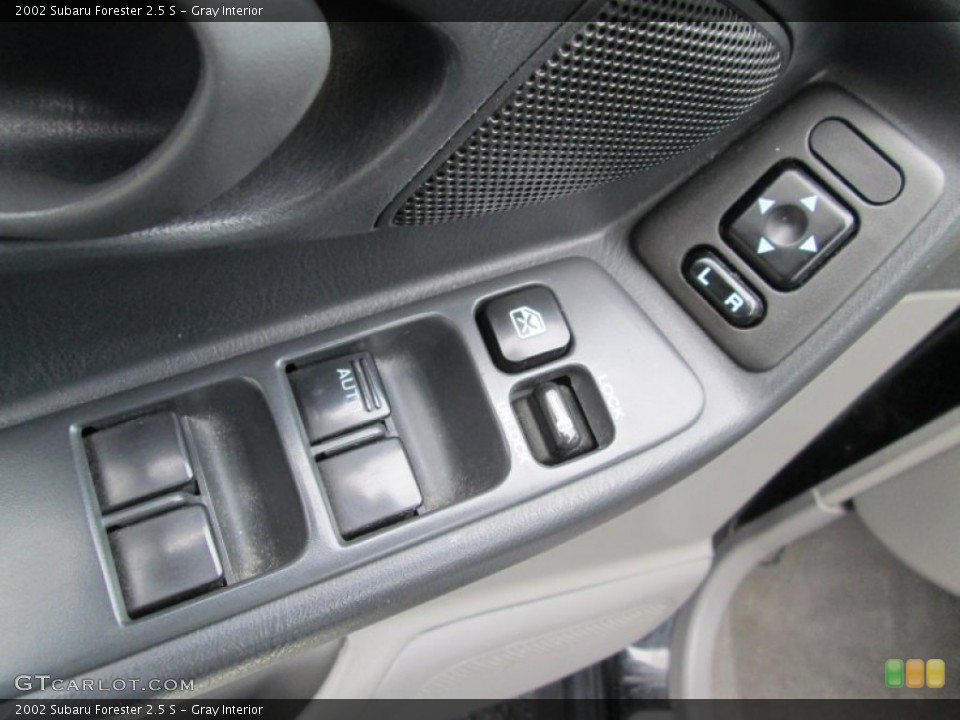Gray Interior Controls for the 2002 Subaru Forester 2.5 S #89811104