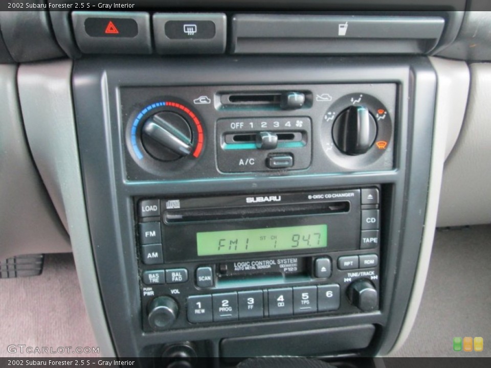 Gray Interior Controls for the 2002 Subaru Forester 2.5 S #89811284