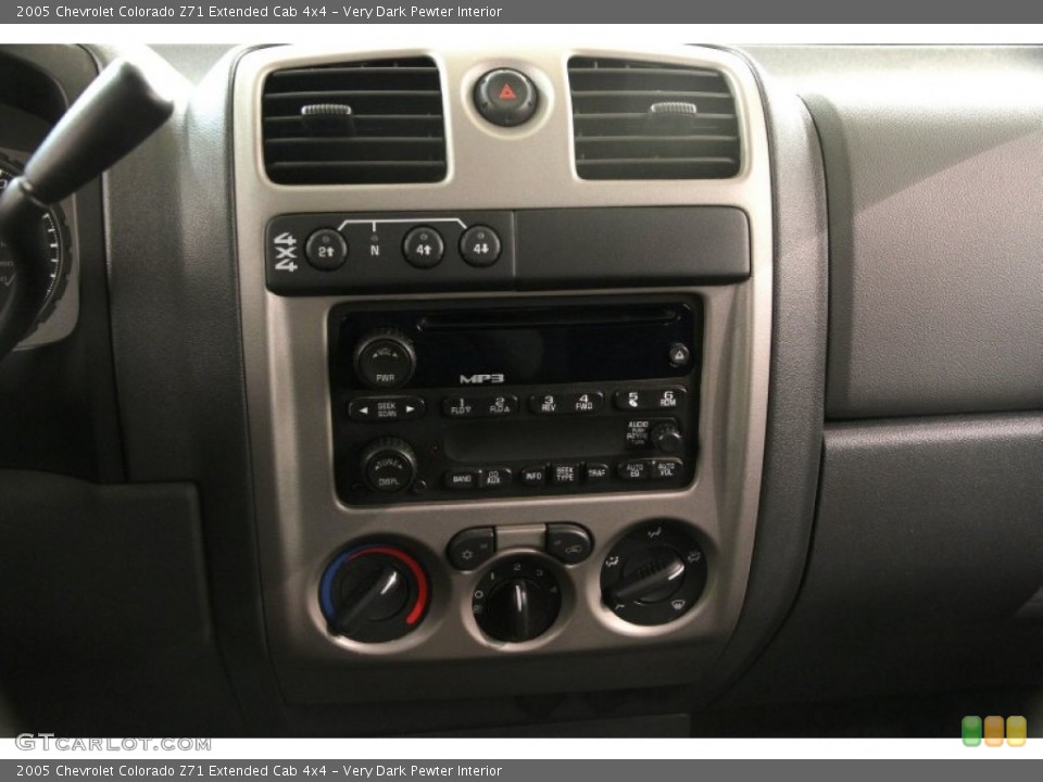 Very Dark Pewter Interior Controls for the 2005 Chevrolet Colorado Z71 Extended Cab 4x4 #89908891