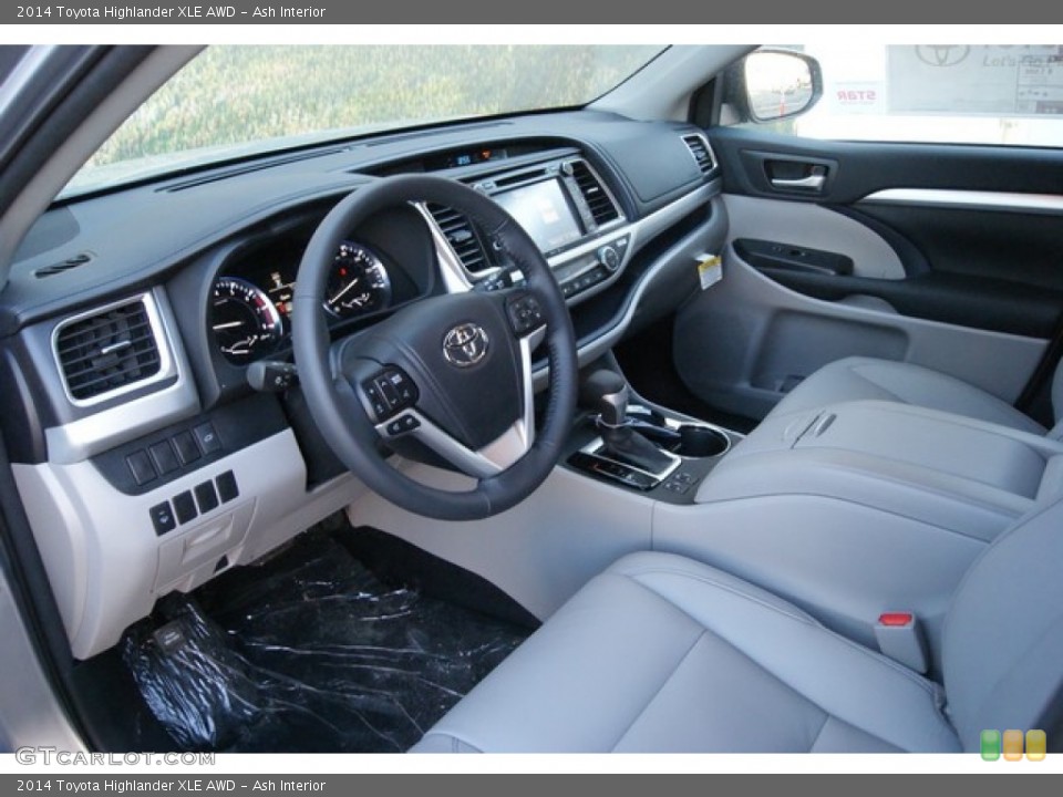 Ash Interior Photo for the 2014 Toyota Highlander XLE AWD #89927607
