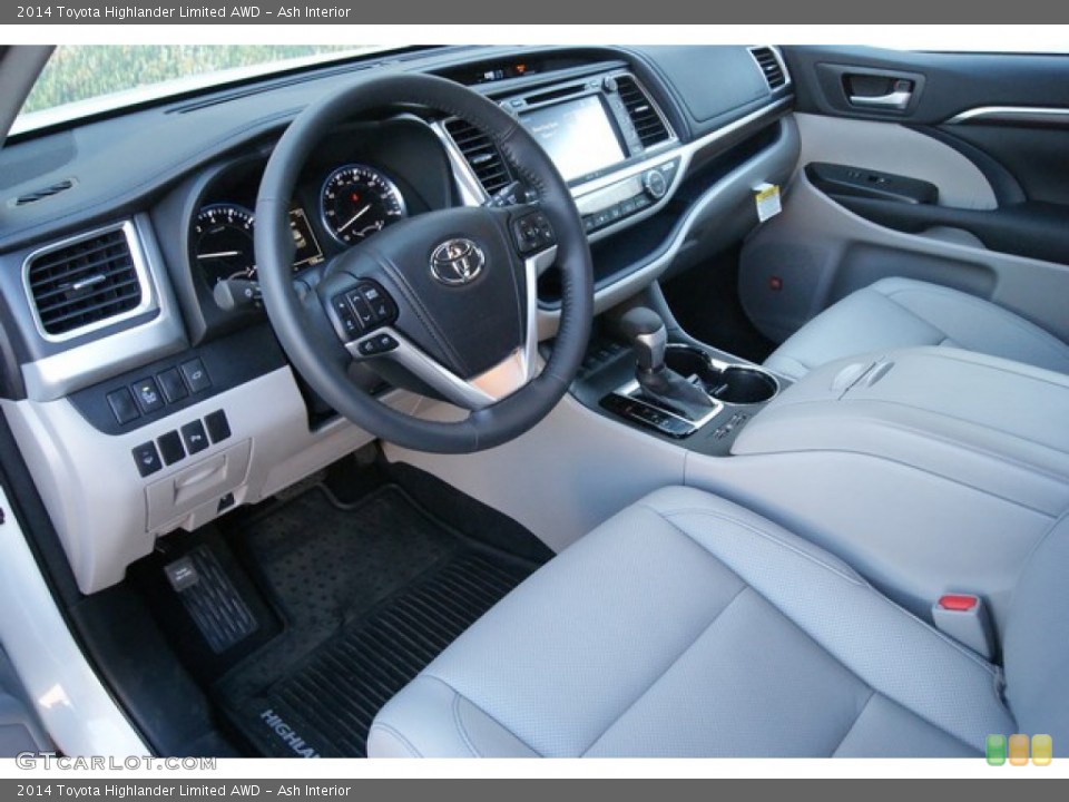 Ash Interior Photo for the 2014 Toyota Highlander Limited AWD #89927820