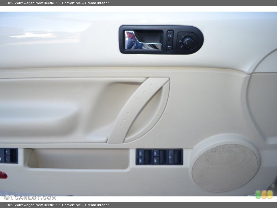 Cream Interior Door Panel for the 2009 Volkswagen New Beetle 2.5 Convertible #89945238