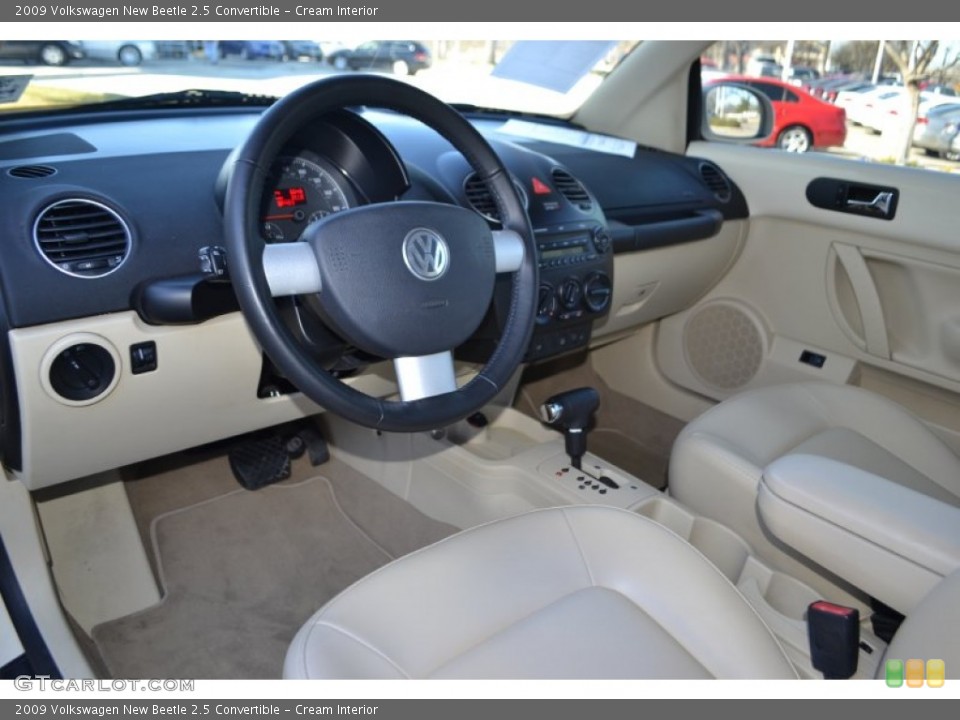 Cream Interior Photo for the 2009 Volkswagen New Beetle 2.5 Convertible #89945250