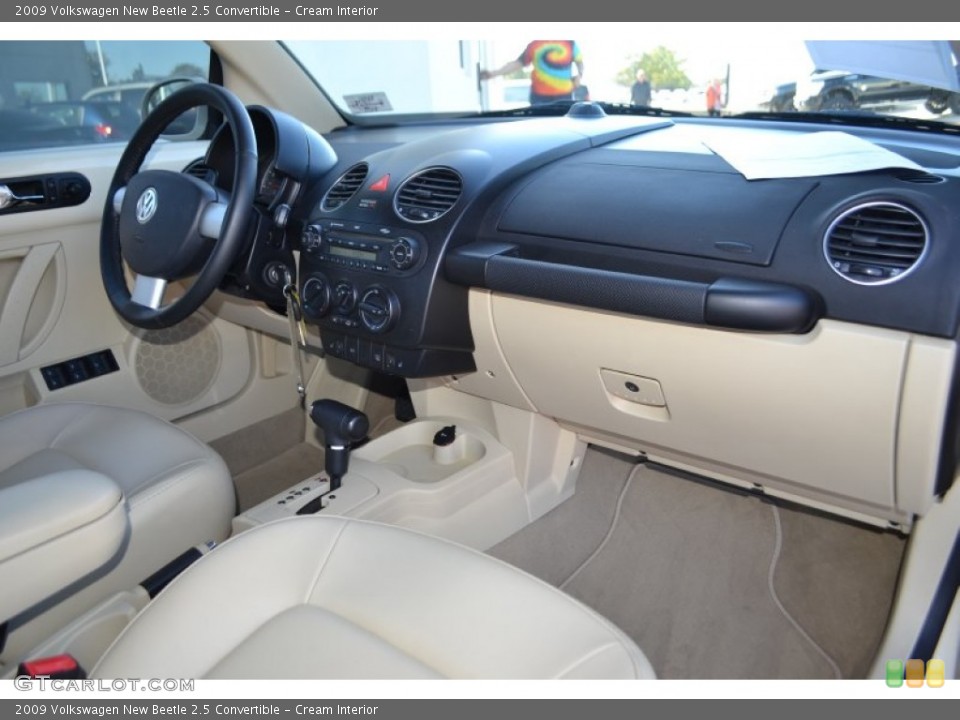 Cream Interior Dashboard for the 2009 Volkswagen New Beetle 2.5 Convertible #89945265