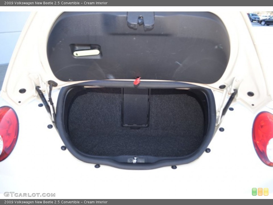Cream Interior Trunk for the 2009 Volkswagen New Beetle 2.5 Convertible #89945319