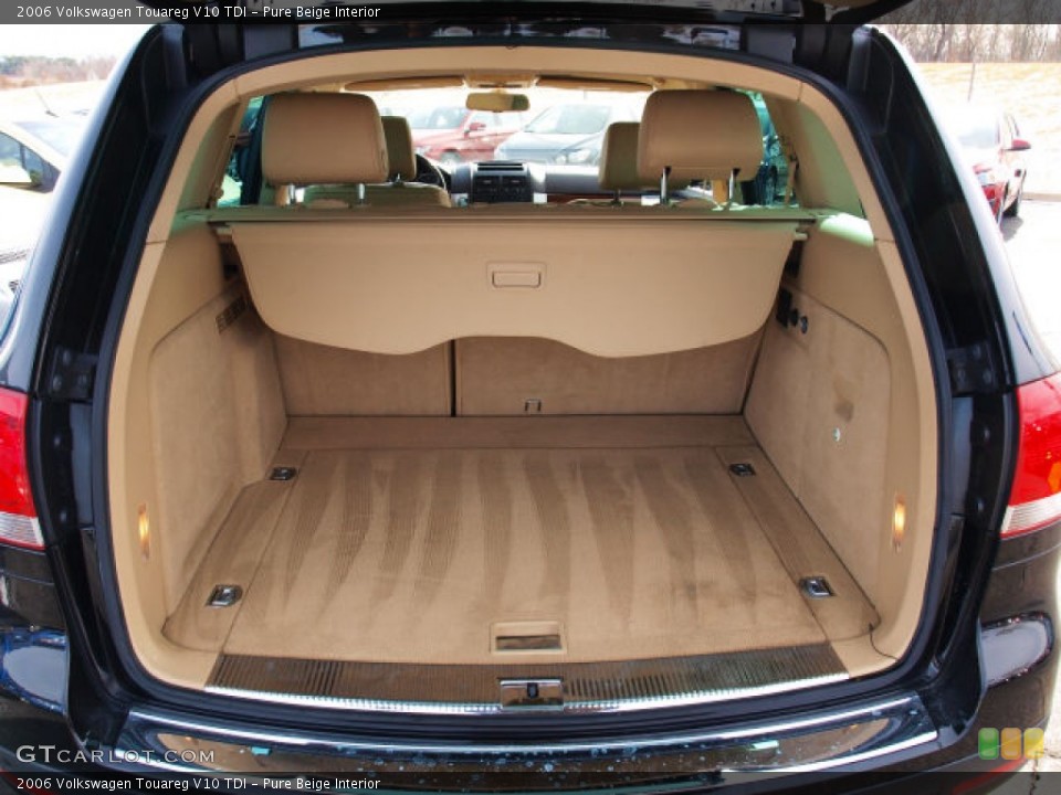 Pure Beige Interior Trunk for the 2006 Volkswagen Touareg V10 TDI #90066588