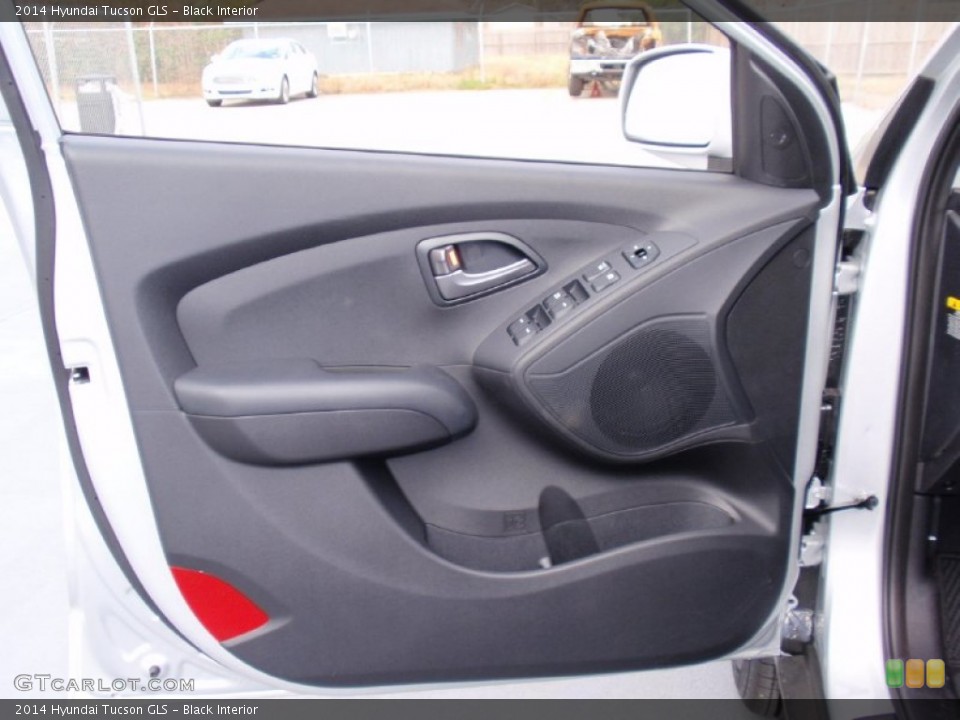 Black Interior Door Panel for the 2014 Hyundai Tucson GLS #90123141