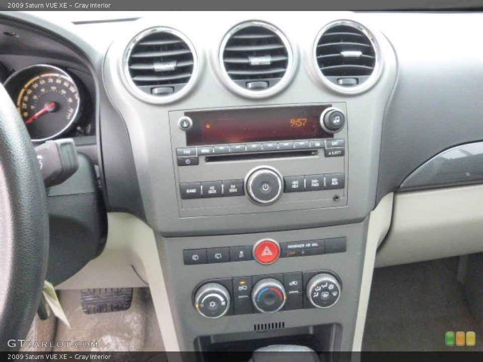 Gray Interior Controls for the 2009 Saturn VUE XE #90216117